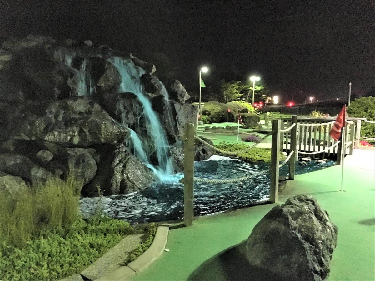 פורט בראג Emerald Dolphin Inn & Mini Golf מראה חיצוני תמונה