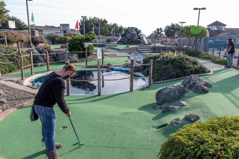 פורט בראג Emerald Dolphin Inn & Mini Golf מראה חיצוני תמונה