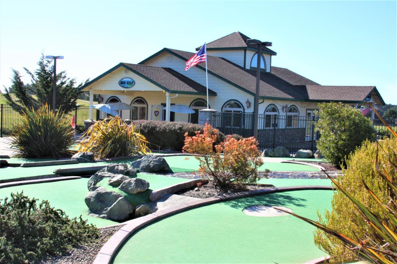 פורט בראג Emerald Dolphin Inn & Mini Golf מראה חיצוני תמונה