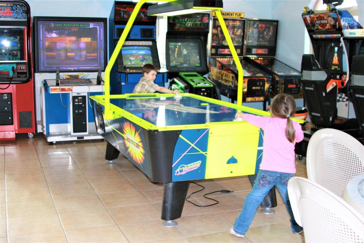 פורט בראג Emerald Dolphin Inn & Mini Golf מראה חיצוני תמונה
