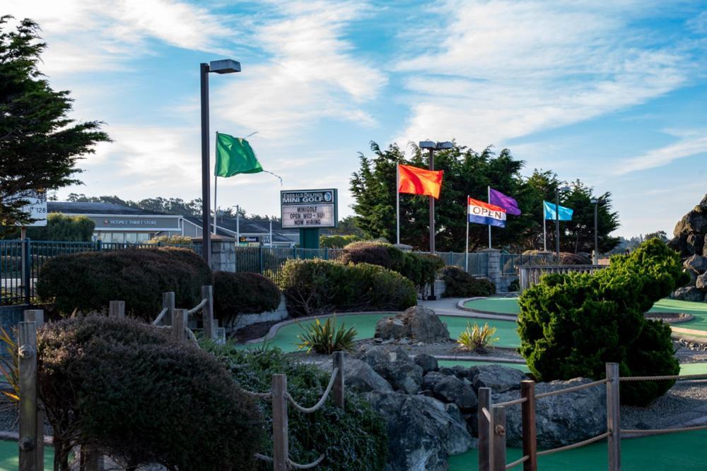 פורט בראג Emerald Dolphin Inn & Mini Golf מראה חיצוני תמונה