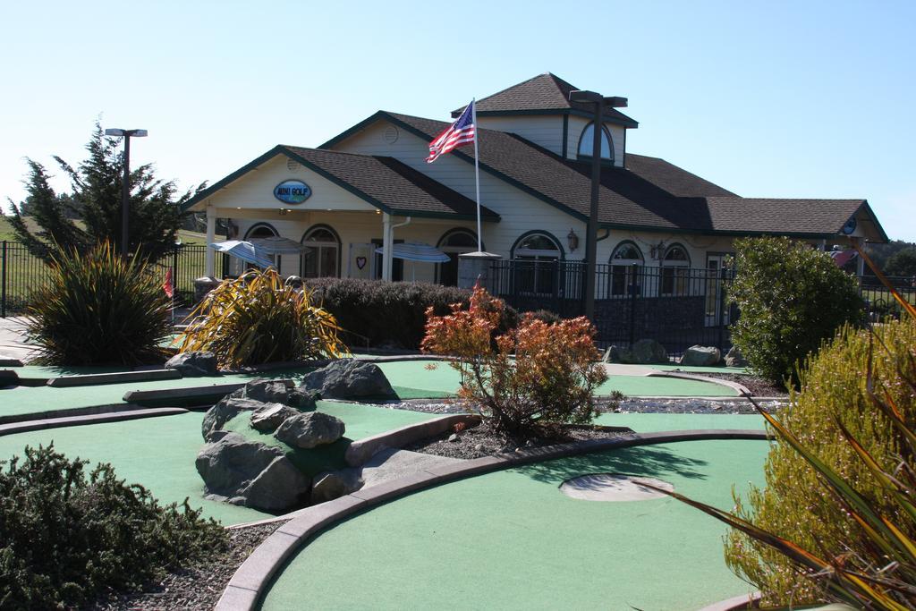 פורט בראג Emerald Dolphin Inn & Mini Golf מראה חיצוני תמונה